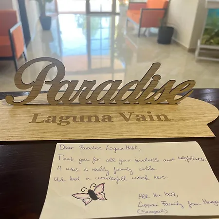 Paradise Laguna Vain