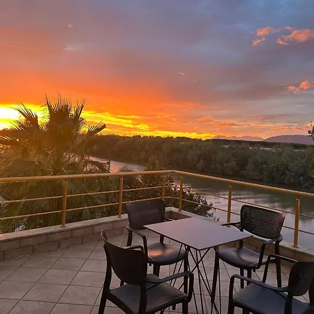 Paradise Laguna Vain