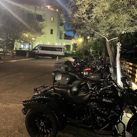 Paradise Laguna Vain *