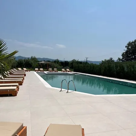 Paradise Laguna Vain Отель