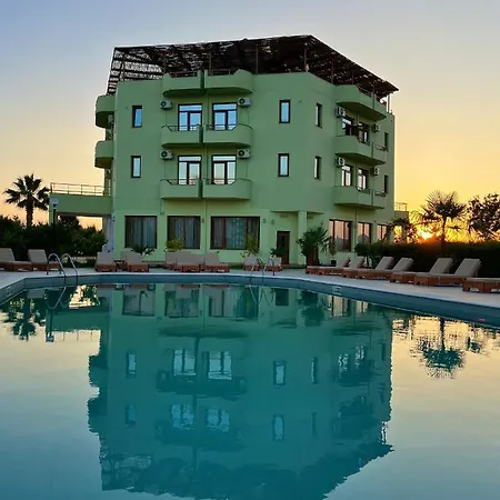 Paradise Laguna Vain *