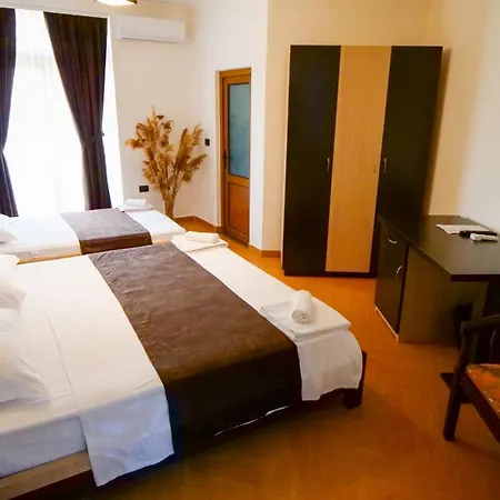 Hotel Paradise Laguna Vain