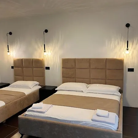 Hotel Paradise Laguna Vain Lezhe
