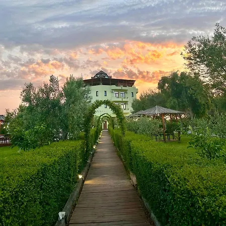 Paradise Laguna Vain Lezha