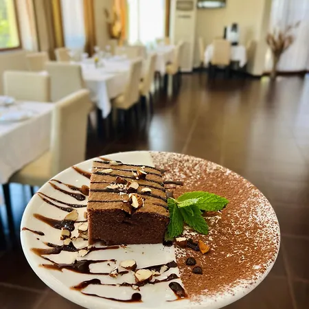 Paradise Laguna Vain Szálloda Lezha