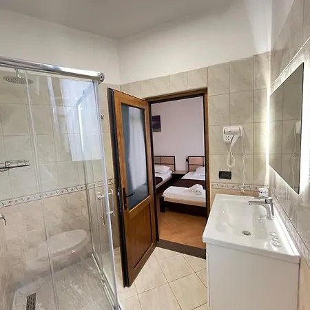 Hotel Paradise Laguna Vain Lezhe