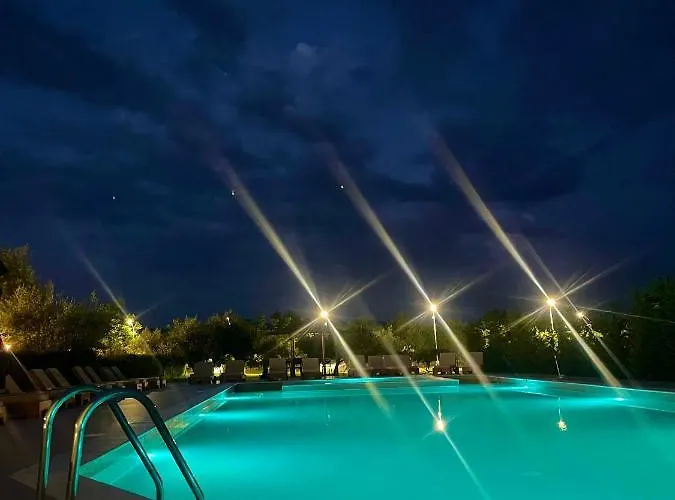 Paradise Laguna Vain *