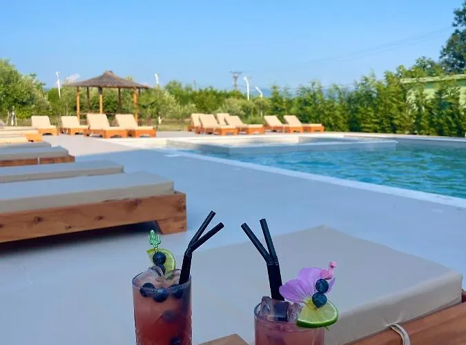 Paradise Laguna Vain *